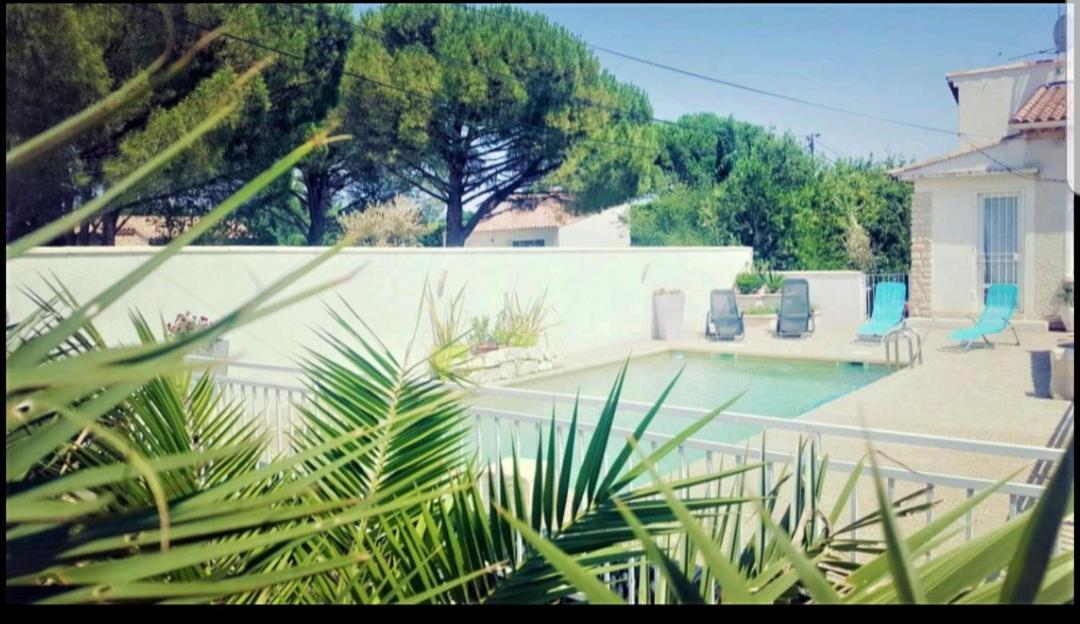 Suite Parentale Avec Petit Sejour Et Piscine Carpentras Exterior foto