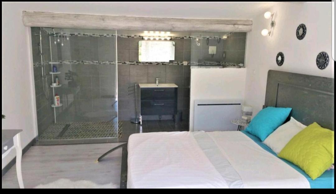 Suite Parentale Avec Petit Sejour Et Piscine Carpentras Exterior foto